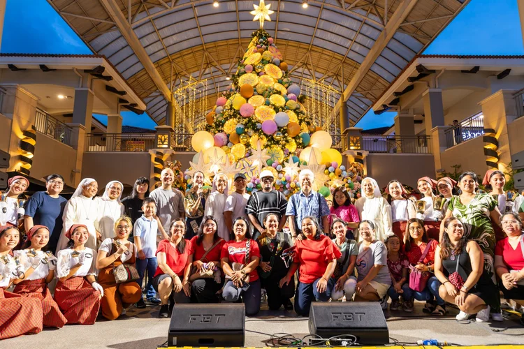 Creating with the Sisters of Mary Schools - Christmas gathering with students, staff and the Sisters