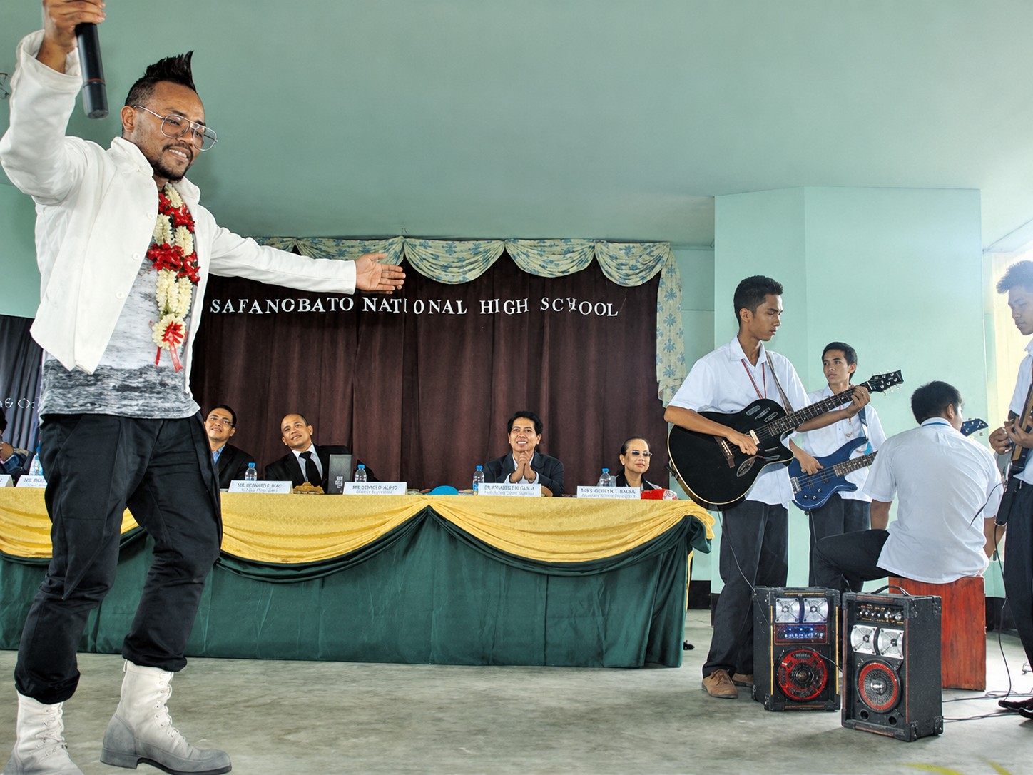 Opening Doors in Sapang Bato and Pampanga - Apl performs with the student band at Sapang Bato National High School